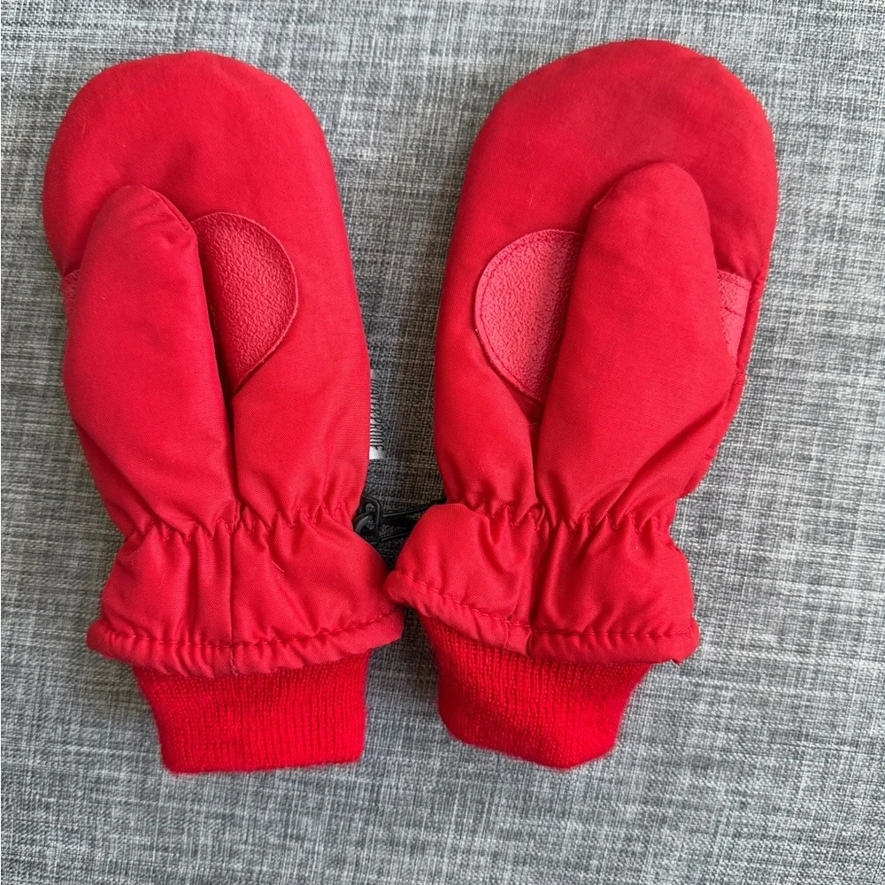 Kids red snow mittens